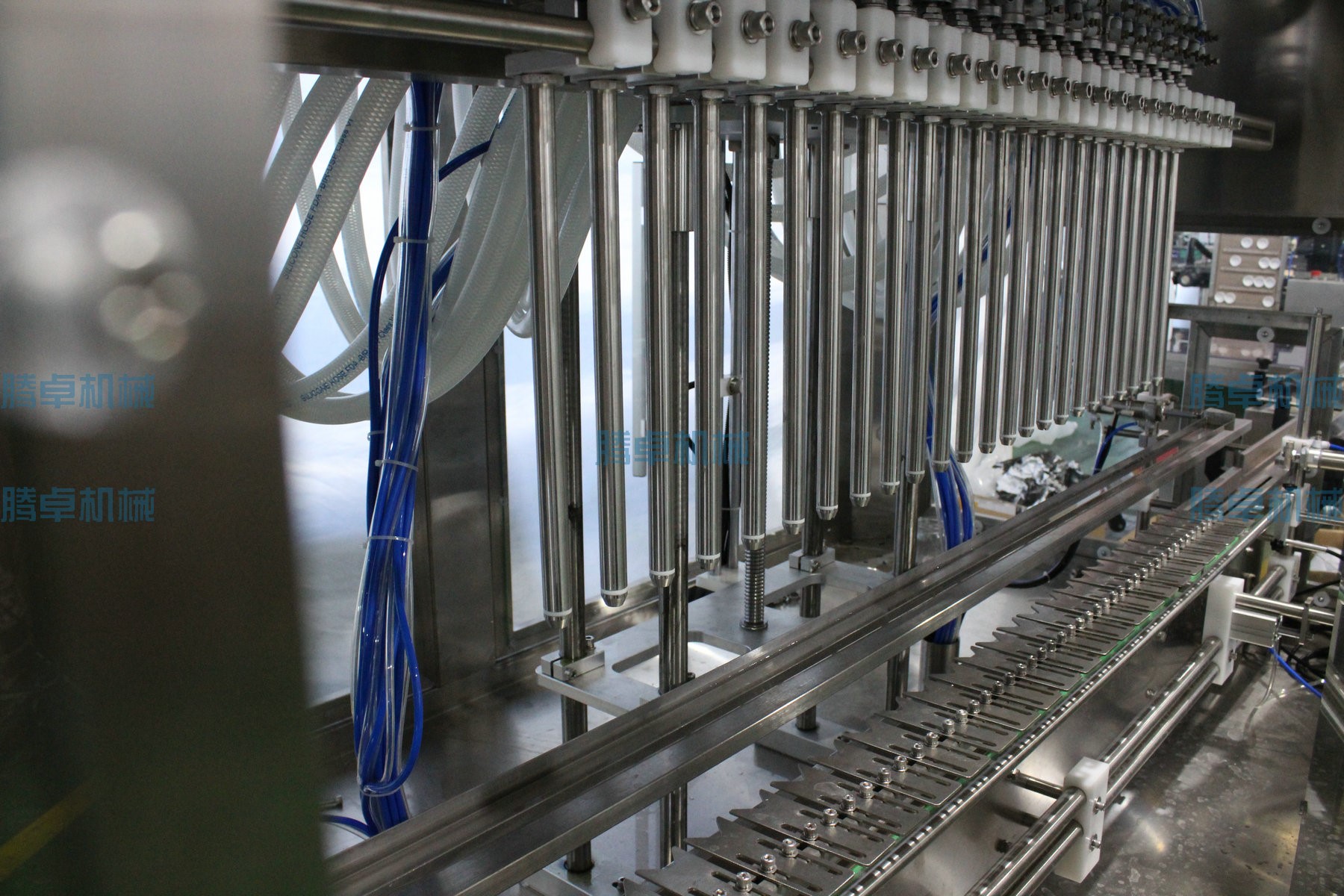 液體灌裝機(jī) 液體灌裝機(jī)